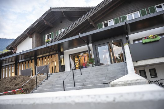 This picture shows the entrance of the hotel Alpenblick