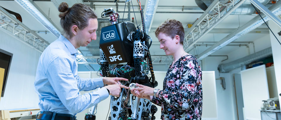 Wissenschaftler arbeiten an einem humanioden Roboter