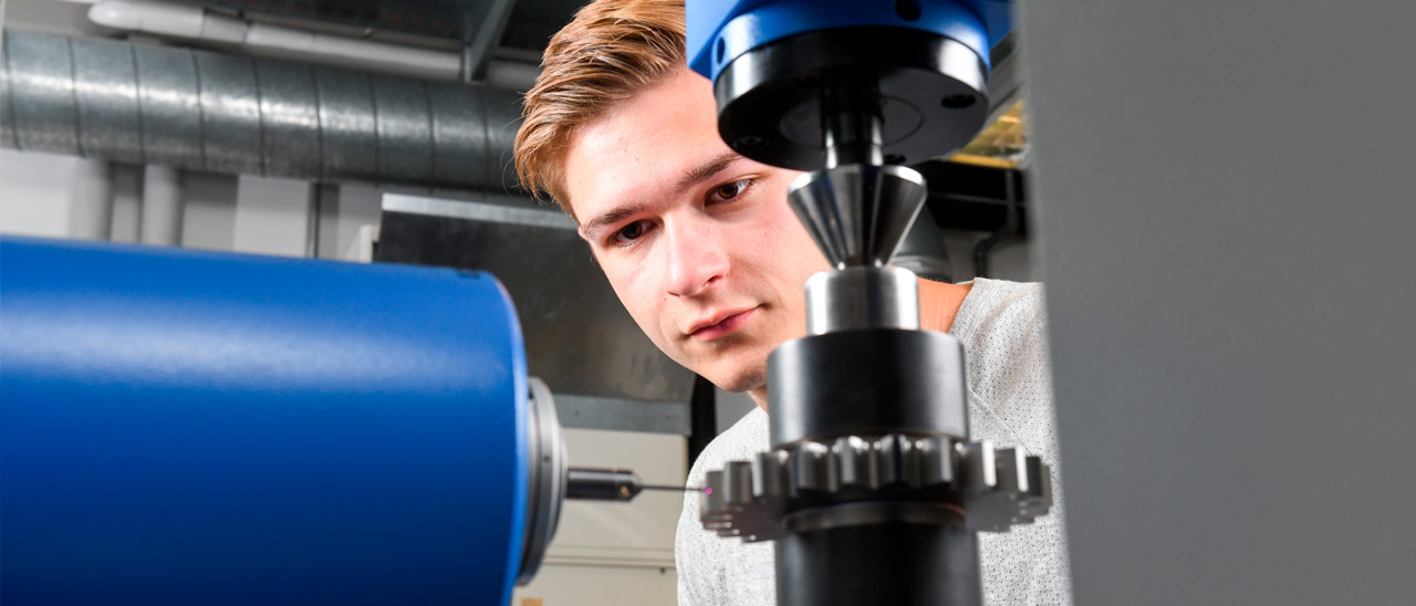 A student looks at a gear test